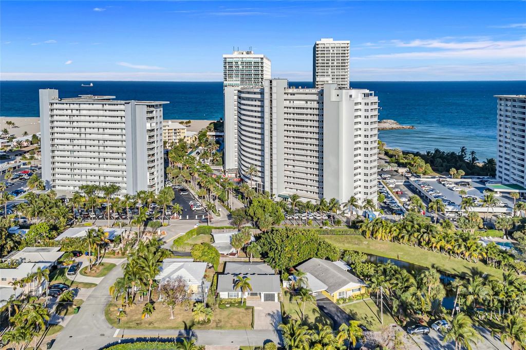 Photo of 2004 SE 26th Terrace, Fort Lauderdale, FL 33316 (MLS # F10495755)