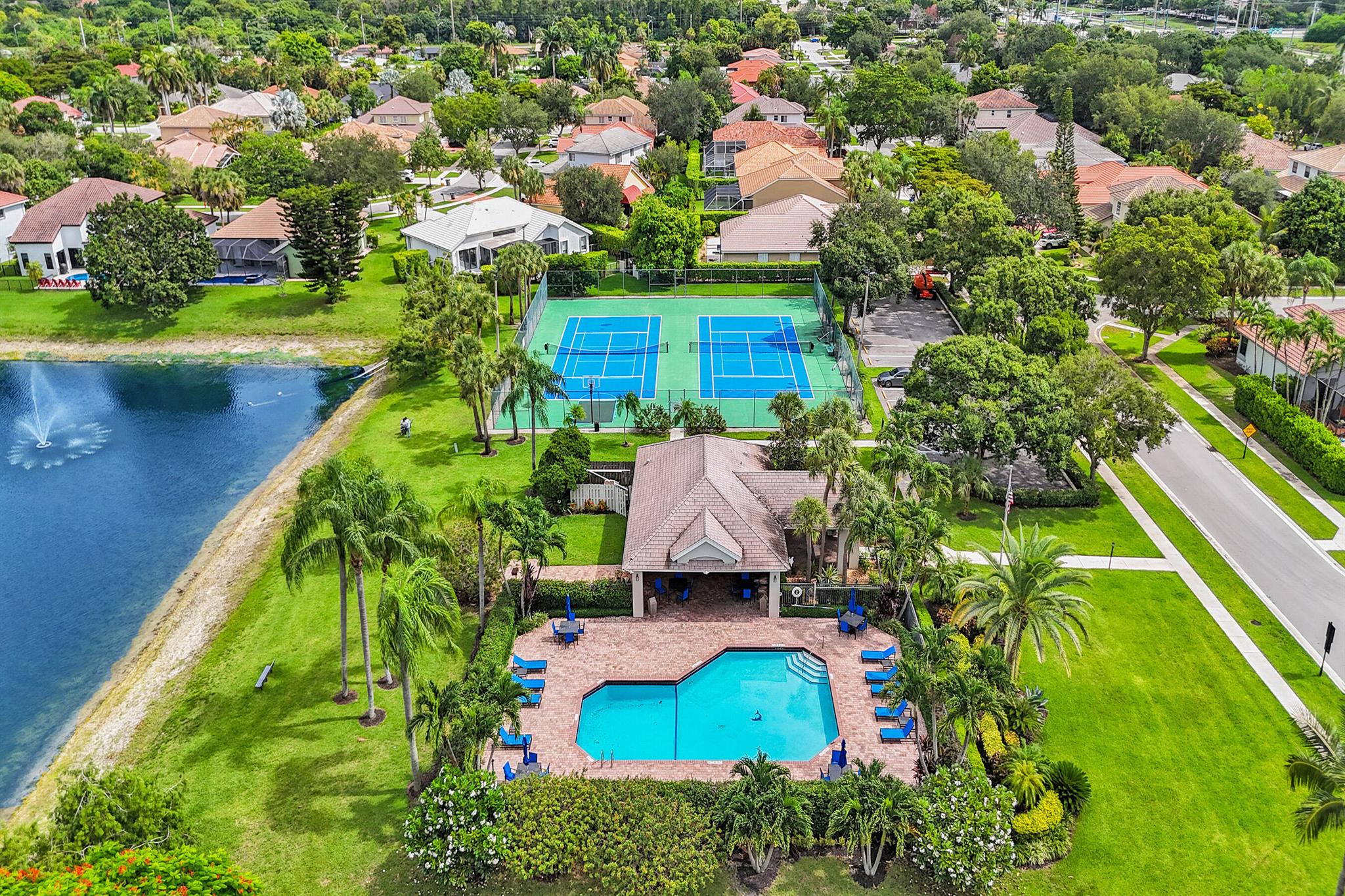 LEXINGTON HOMES ESTATES - Residential