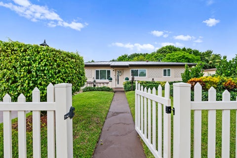 Tiny photo for 480 Alabama Avenue, Fort Lauderdale, FL 33312 (MLS # B26046337)