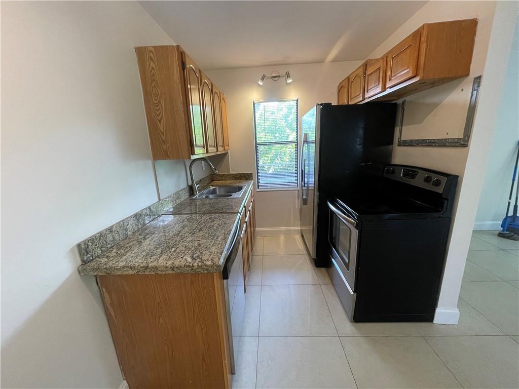 2 Bedroom 1 Bath on the Second floor. Clean and freshly painted and ready to move in ASAP. Easy and quick approval process. Walking distance to Oakland Park Blvd, Sprouts grocery store, and easy access to downtown and main roads. Pets allowed only small breeds.