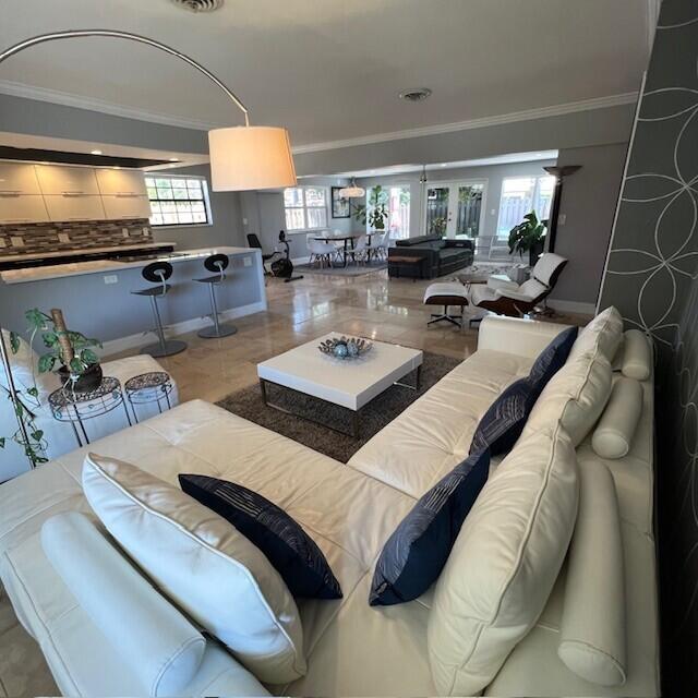 IMPERIAL POINT 1 SEC - Residential