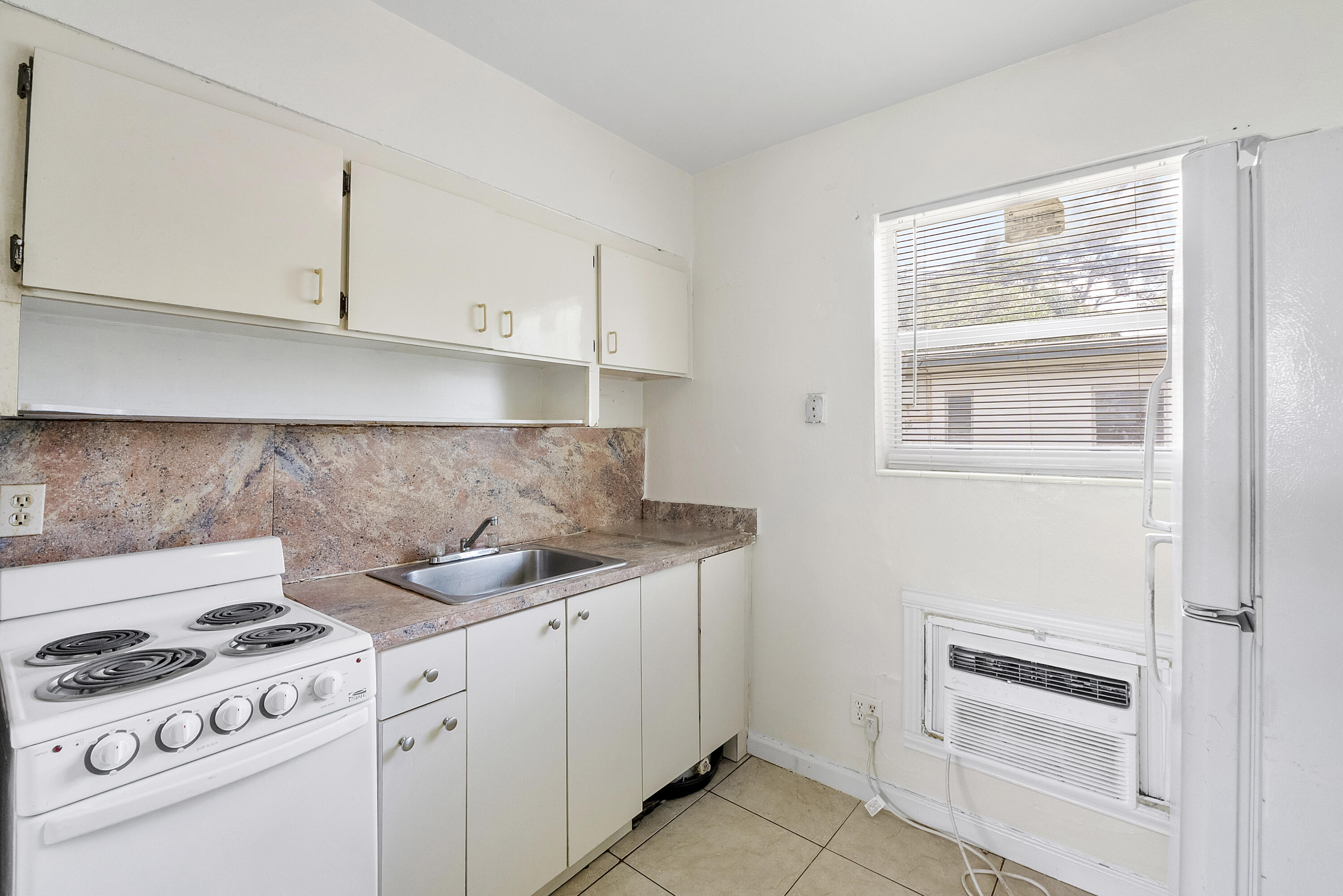 GREEN PASTURES - Residential Lease