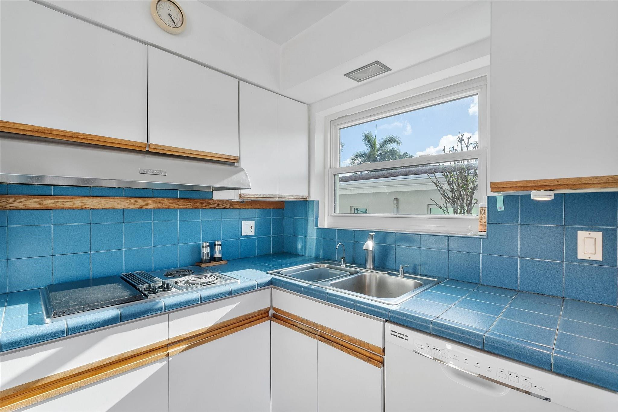 Poinsettia Heights River - Residential