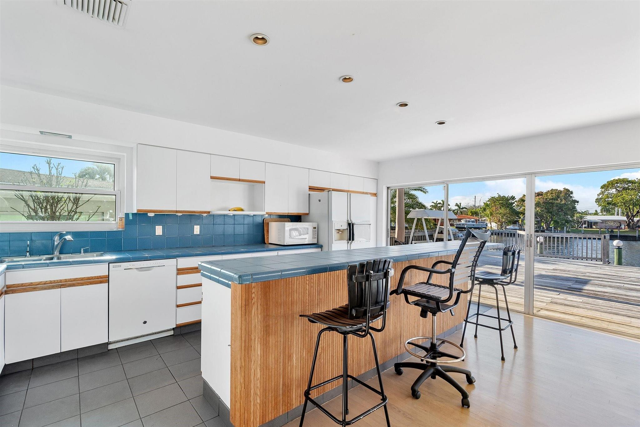 Poinsettia Heights River - Residential