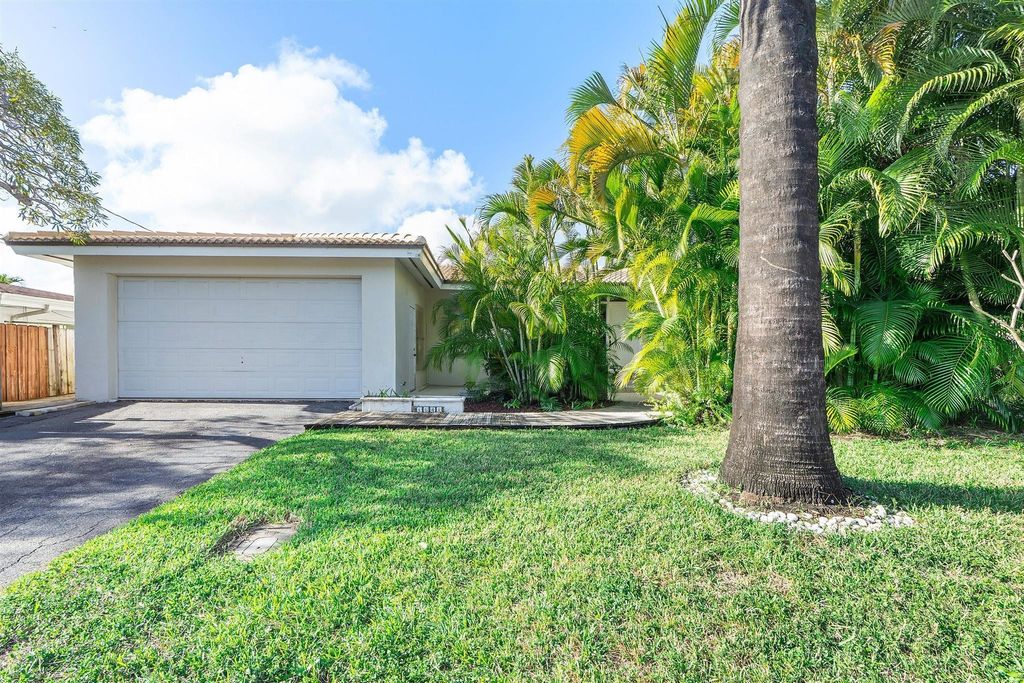 Photo of 1641 Poinsettia Drive, Fort Lauderdale, FL 33305 (MLS # F10556519)
