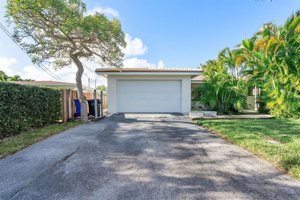 Photo of 1641 Poinsettia Drive, Fort Lauderdale, FL 33305 (MLS # F10556519)