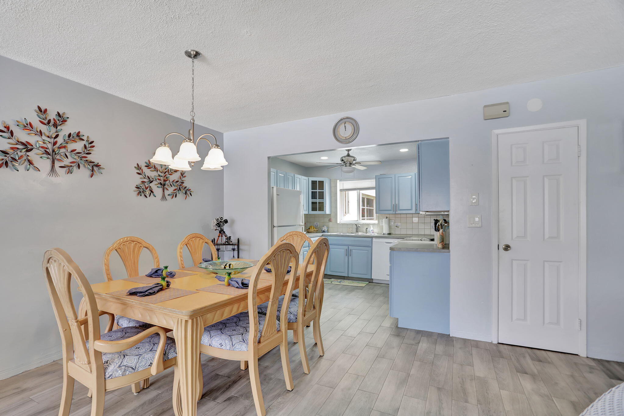 999 N Riverside Drive 3