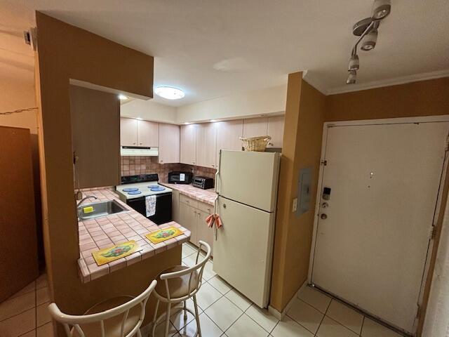 CASTILLIAN CLUB CONDO - Residential