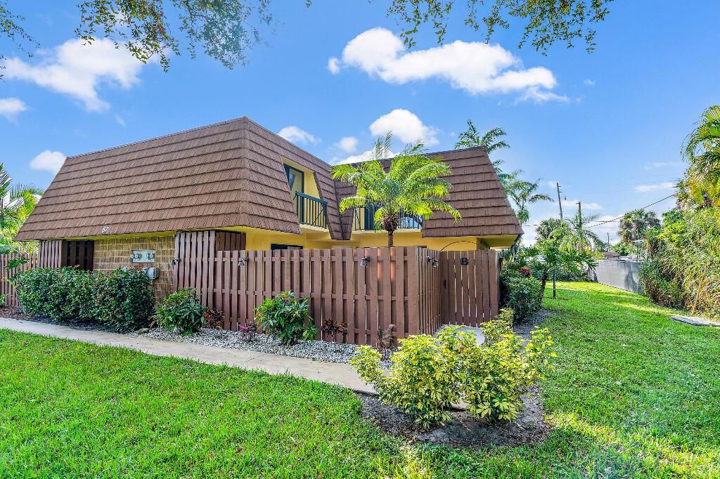 Photo of 825 Center Street #57b, Jupiter, FL 33458 (MLS # R10899981)