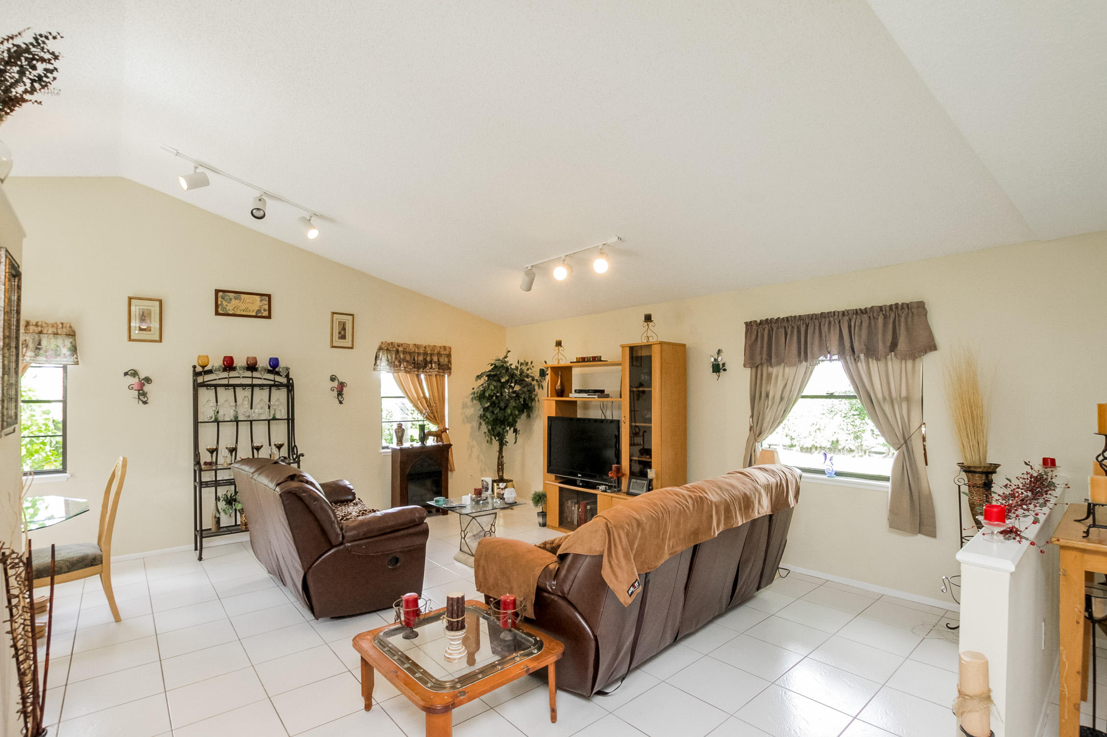 RIVER OAKS - Residential