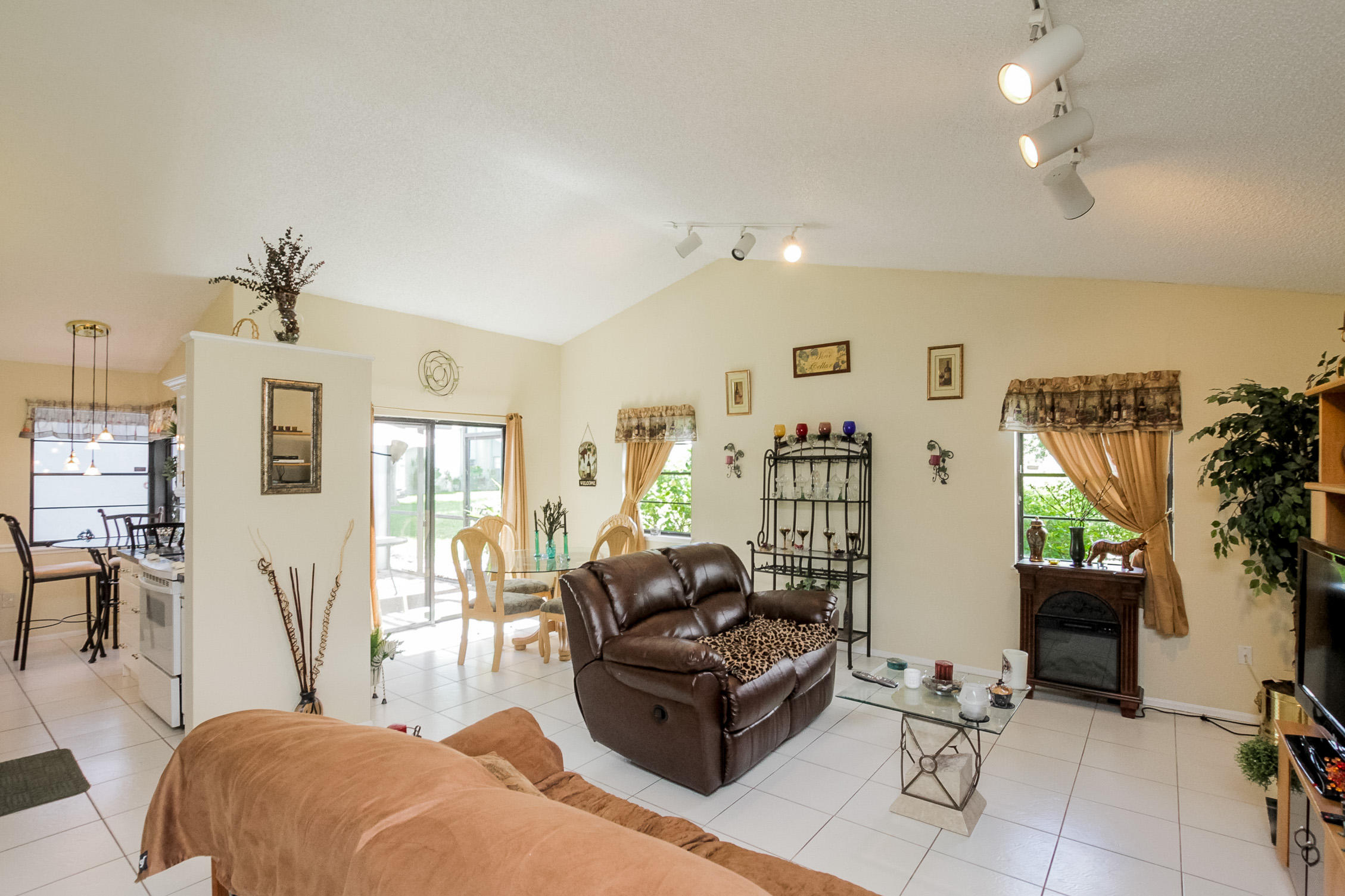 RIVER OAKS - Residential