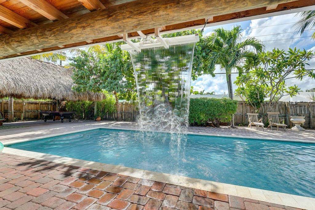 Photo of 1313 SE 1ST Way, Deerfield Beach, FL 33441 (MLS # B26067180)