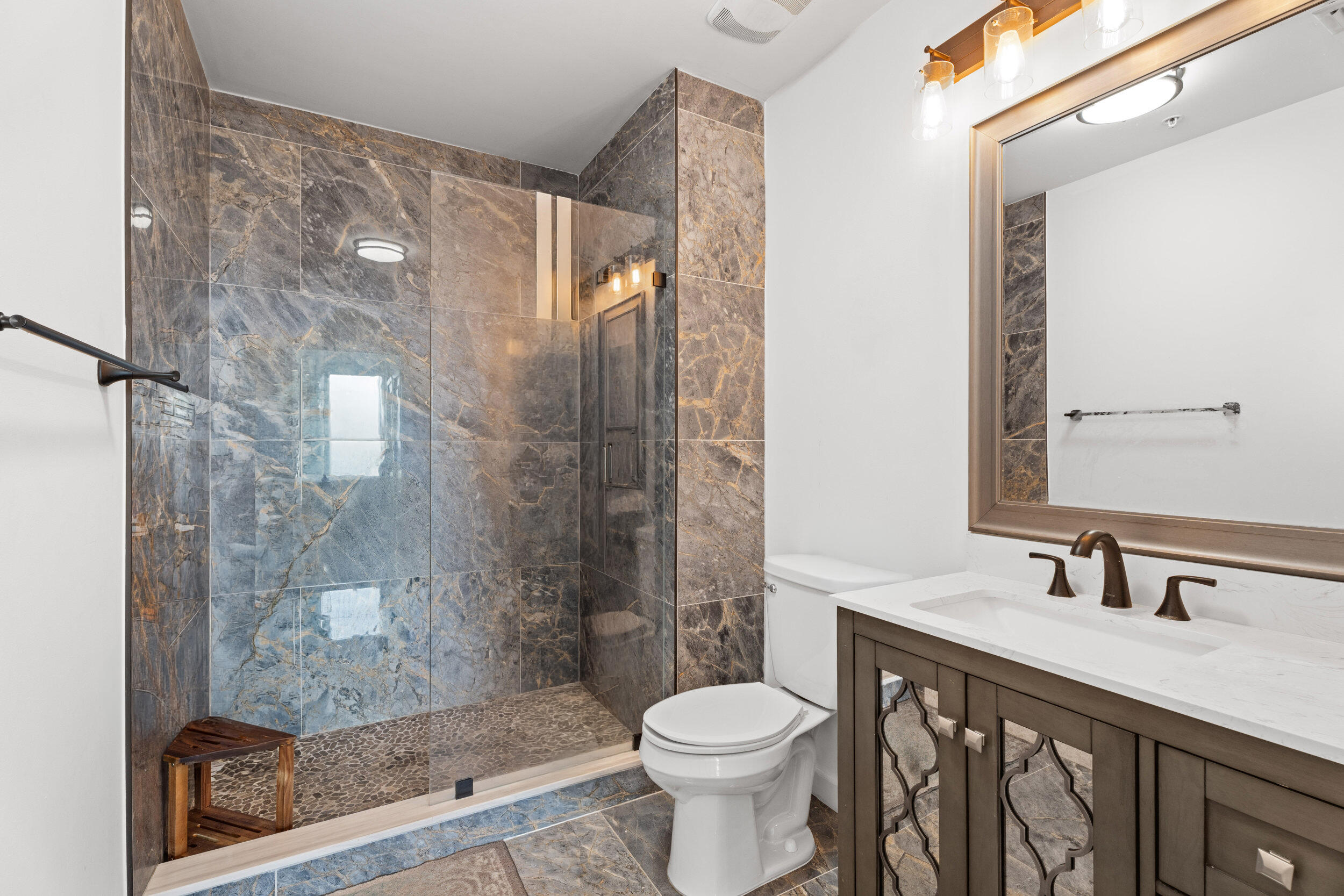 EDGE CONDO - Residential
