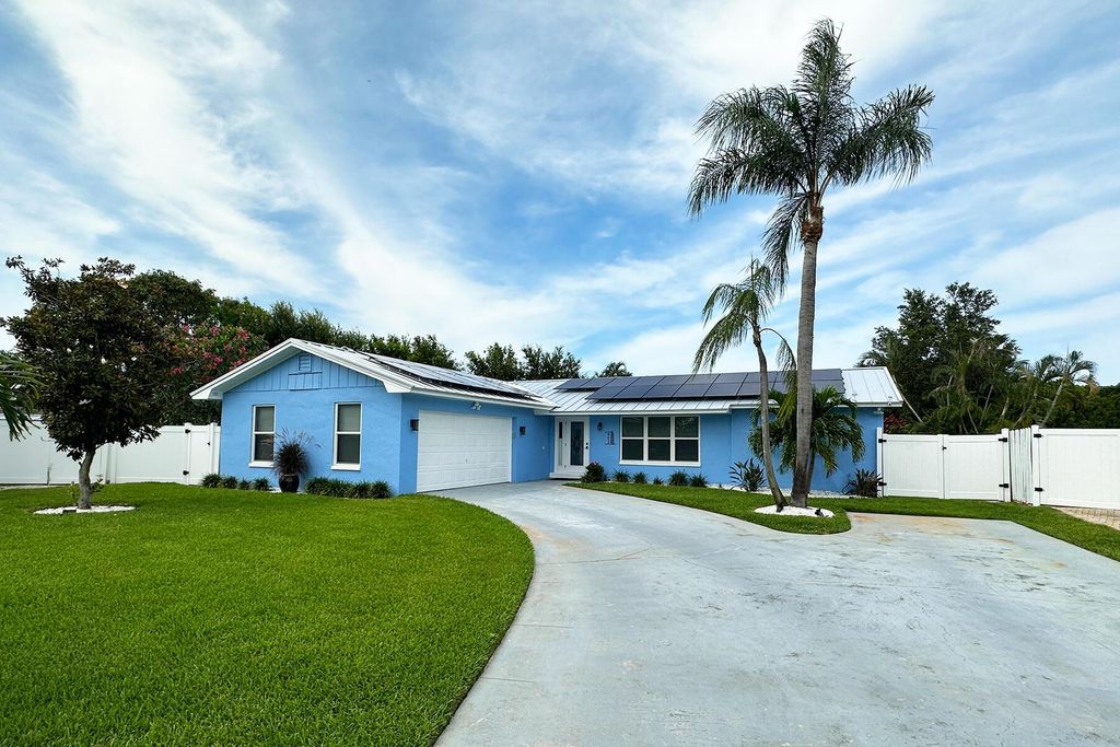 Photo of 403 Highwood Circle, Jupiter, FL 33458 (MLS # R10898854)