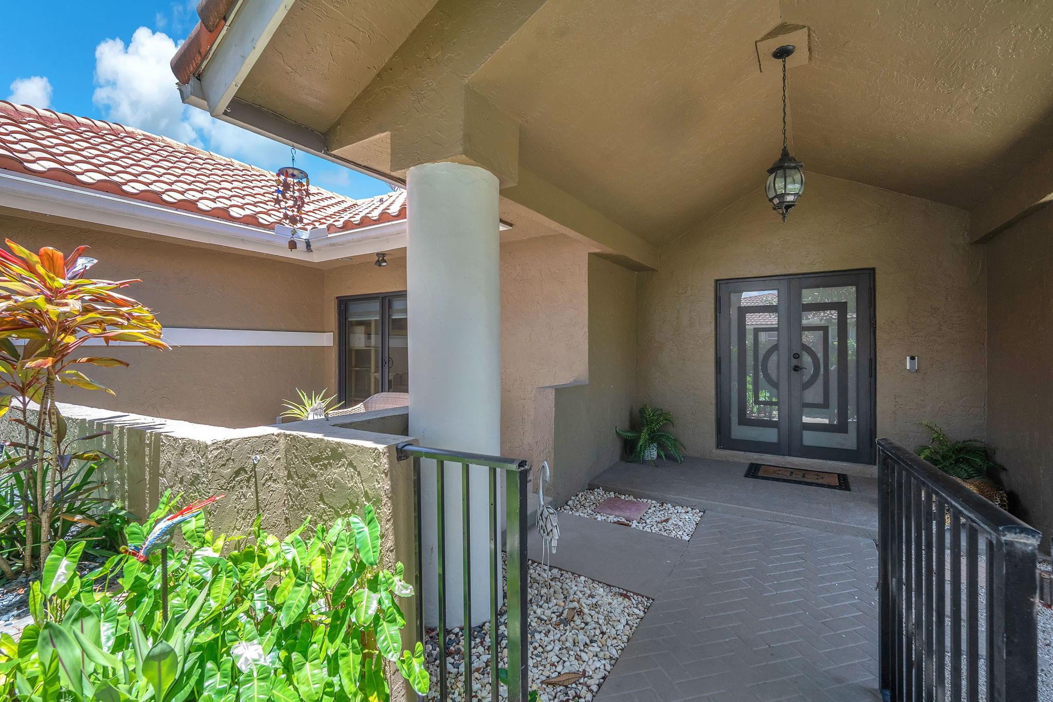 820 SW 87th Ter