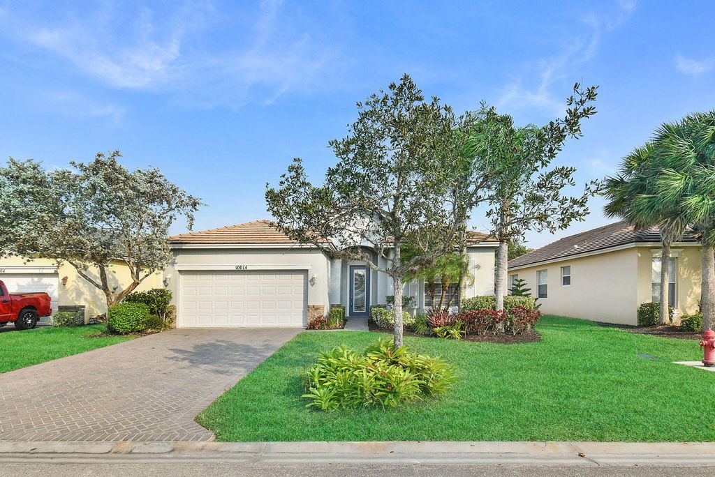Photo of 10014 SW Glenbrook Drive, Port Saint Lucie, FL 34987 (MLS # R11153456)