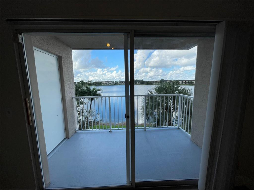 EVERGREEN LAKES - Residential