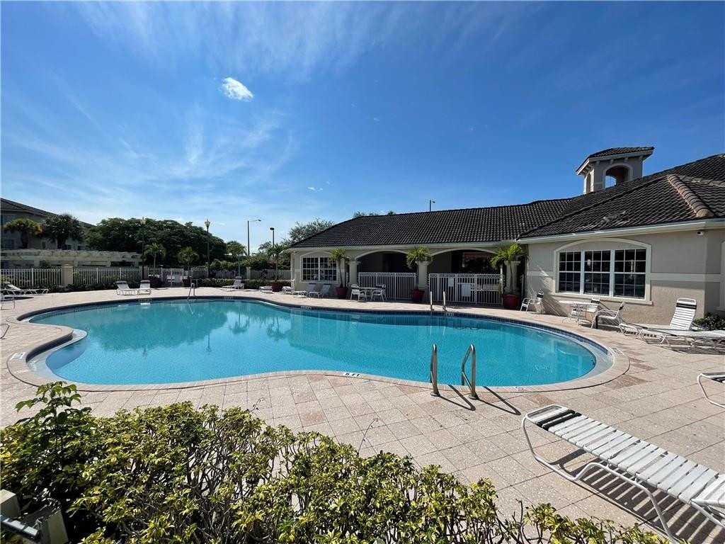 EVERGREEN LAKES - Residential