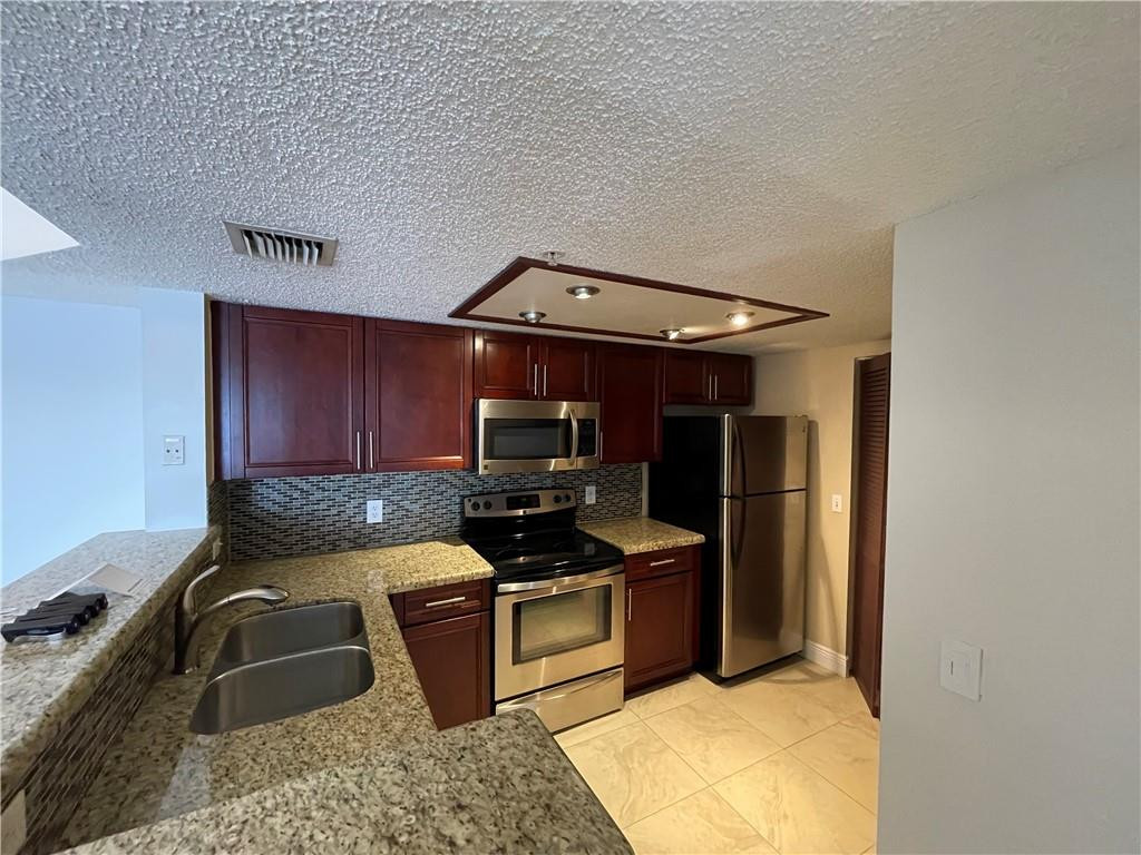 EVERGREEN LAKES - Residential