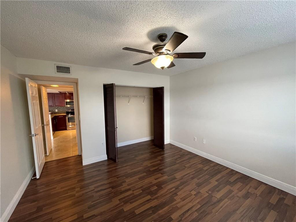 EVERGREEN LAKES - Residential