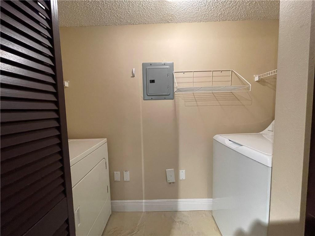 EVERGREEN LAKES - Residential