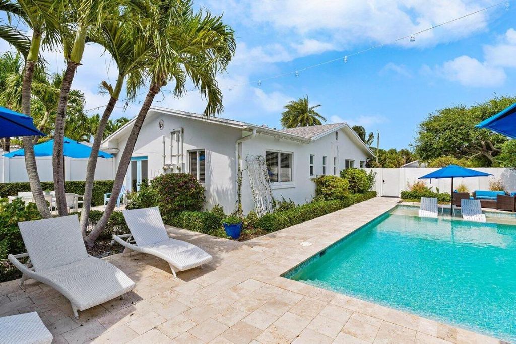 Photo of 340 NE 7th Avenue, Delray Beach, FL 33483 (MLS # R11096306)