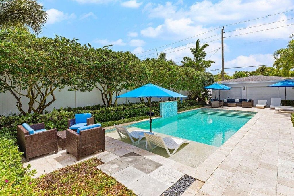 Photo of 340 NE 7th Avenue, Delray Beach, FL 33483 (MLS # R11096306)