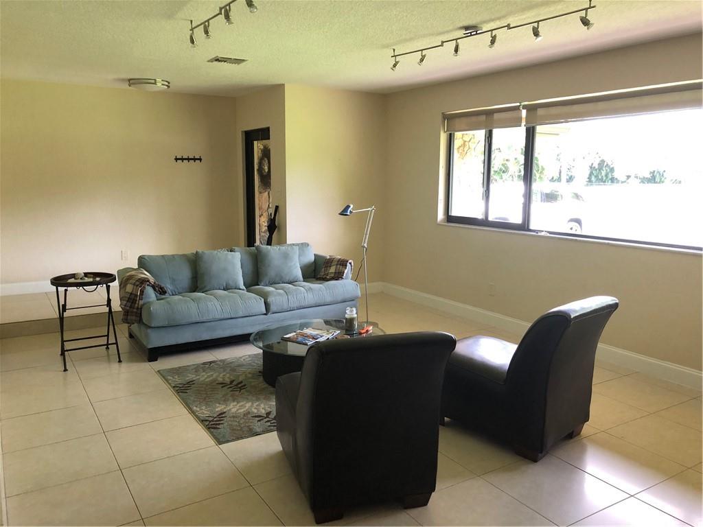 SUNSHINE RANCHES - Residential Lease