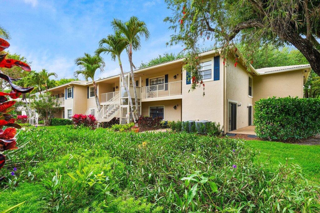 Photo of 17 Stratford Drive #G, Boynton Beach, FL 33436 (MLS # R11068691)