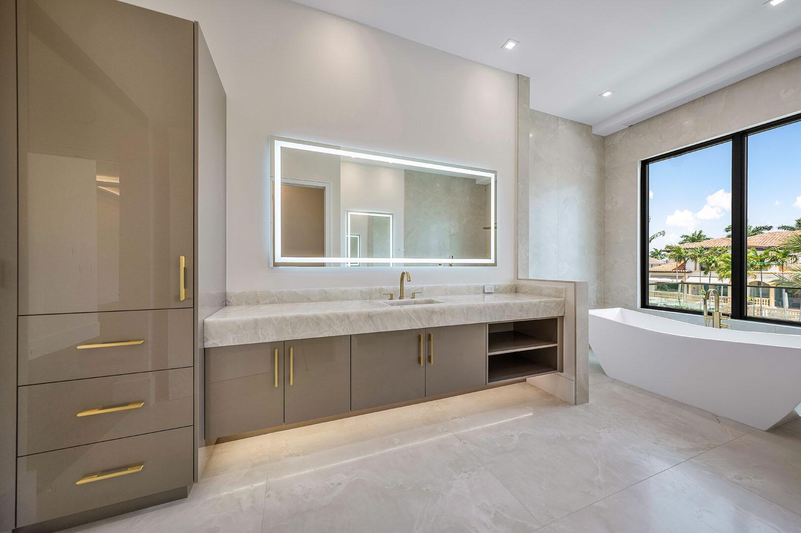 ROYAL PALM YACHT & COUNTR - Residential