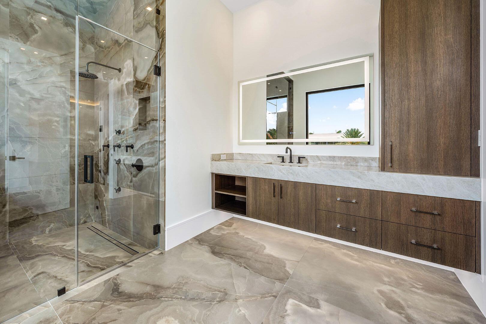 ROYAL PALM YACHT & COUNTR - Residential