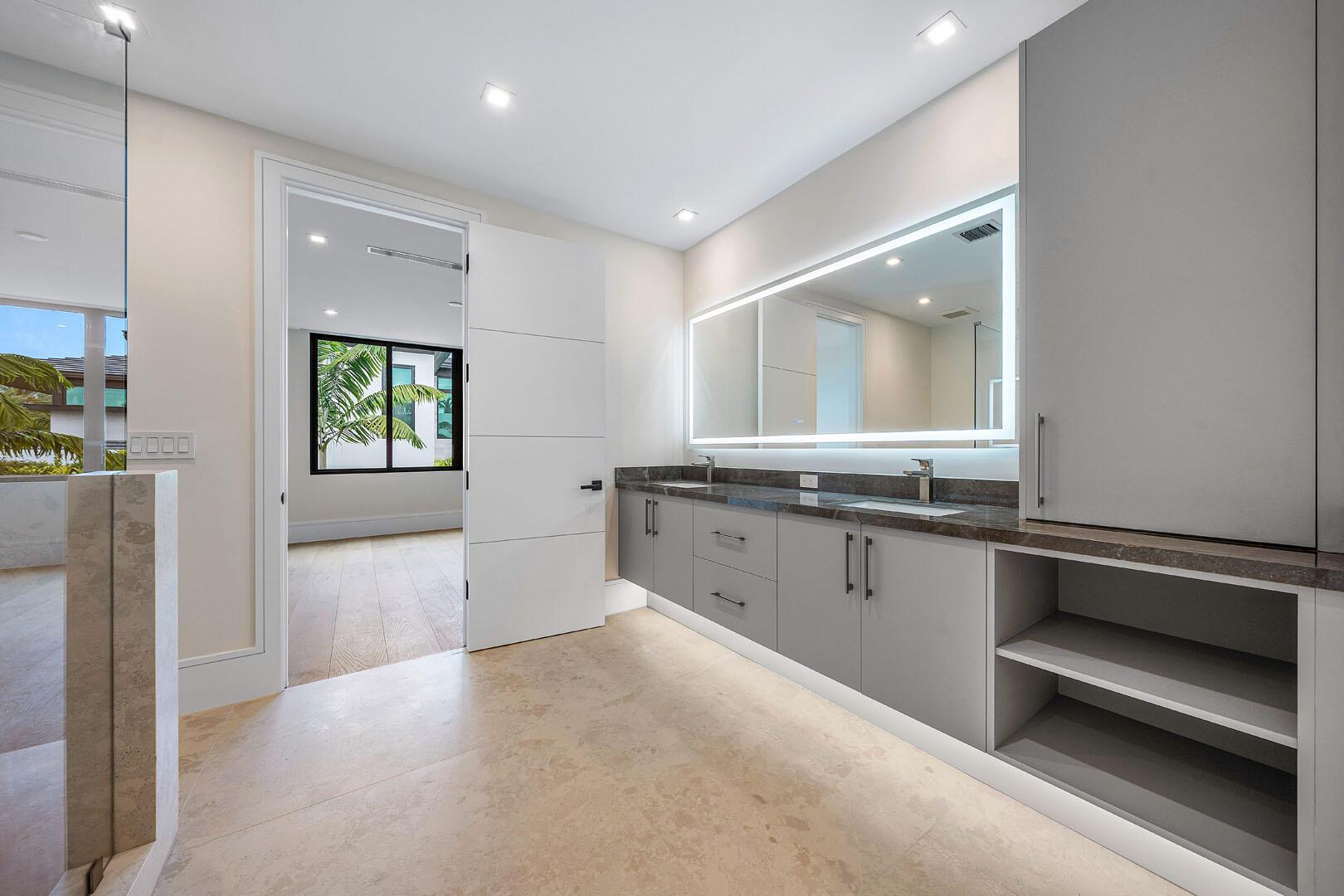 ROYAL PALM YACHT & COUNTR - Residential