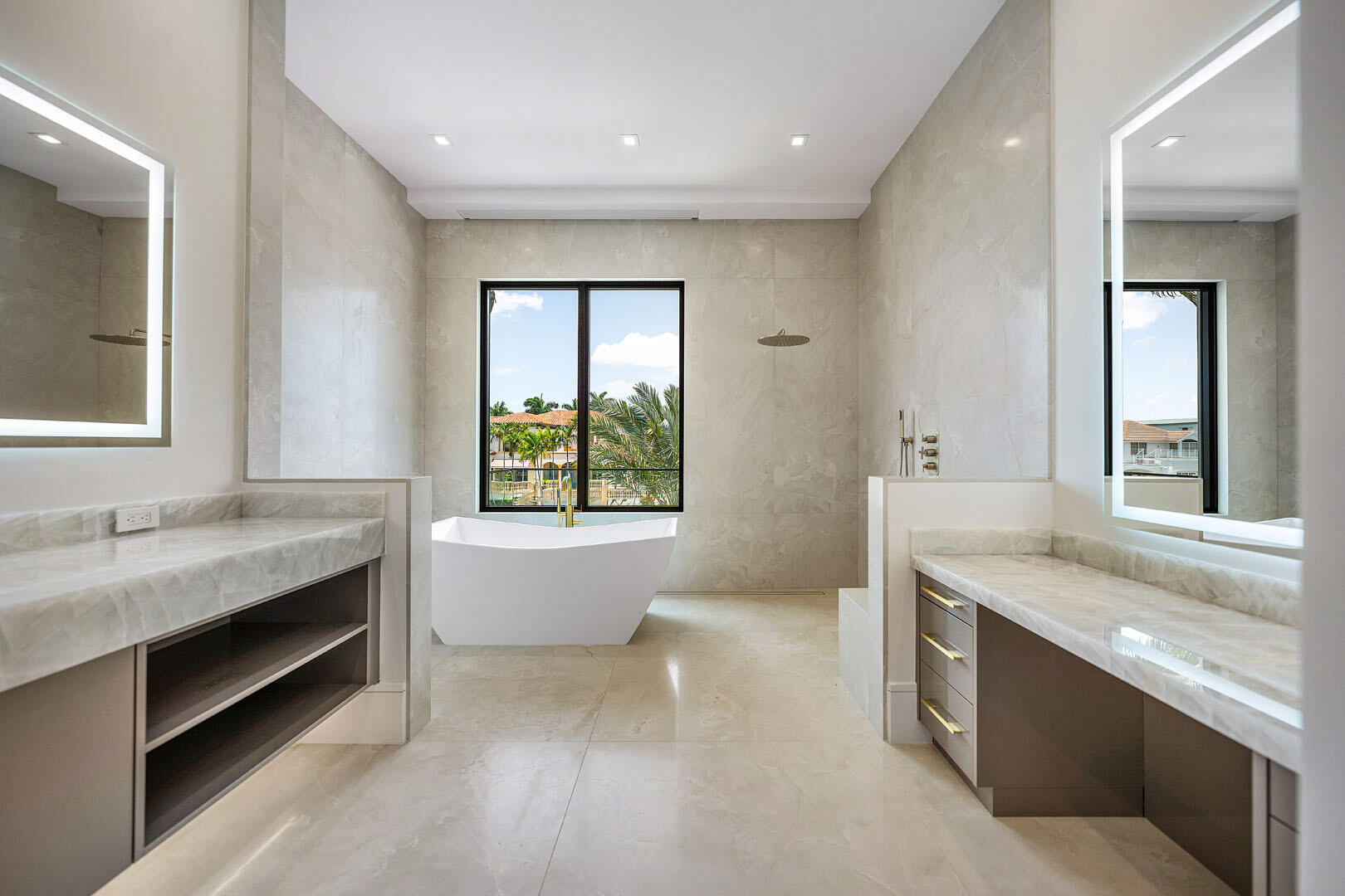 ROYAL PALM YACHT & COUNTR - Residential