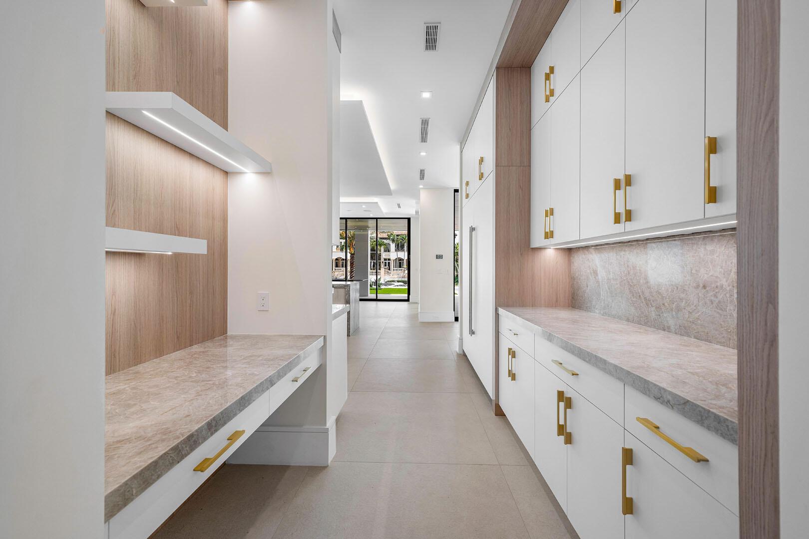 ROYAL PALM YACHT & COUNTR - Residential