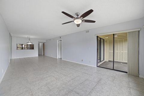 Tiny photo for 4702 E Lucerne Lakes Blvd Boulevard E #103, Lake Worth, FL 33467 (MLS # B26013725)
