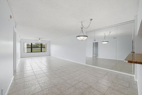 Tiny photo for 4702 E Lucerne Lakes Blvd Boulevard E #103, Lake Worth, FL 33467 (MLS # B26013725)