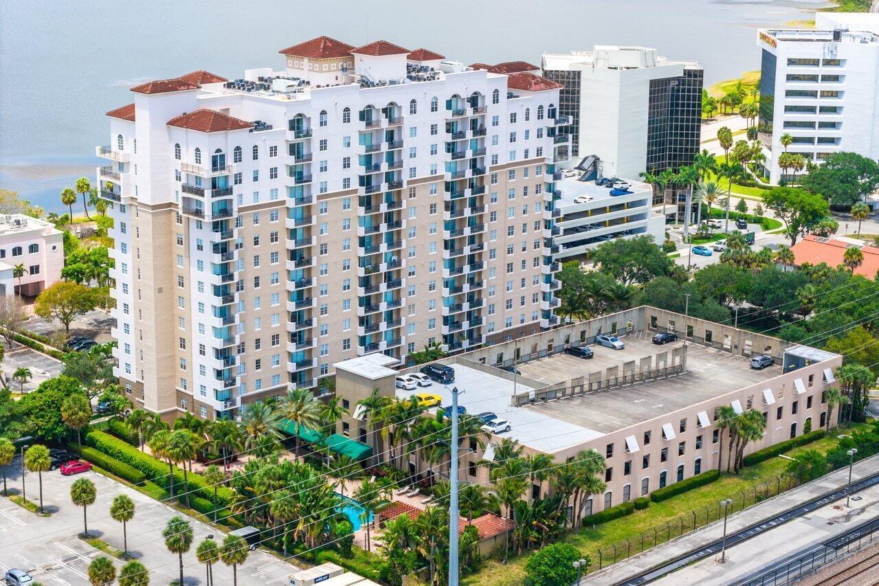 MONTECITO PALM BEACH CONDOMINIUM - Residential