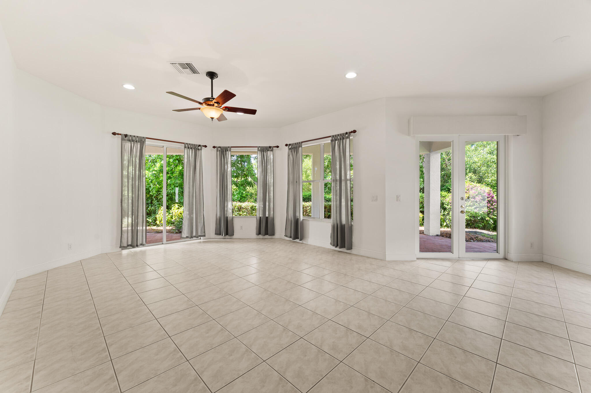 PALM COVE GOLF & YACHT CLUB - Residential