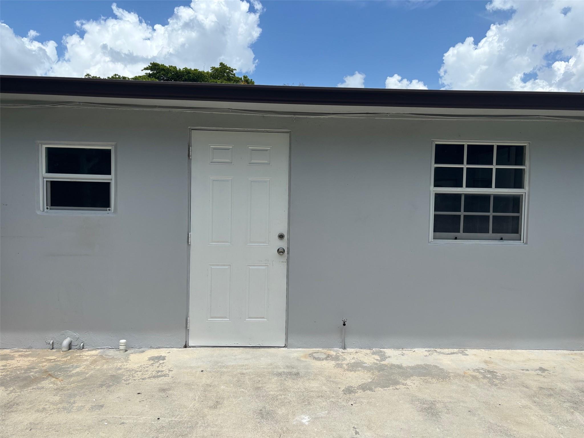 Fully Renovated Efficiency/Studio in the Heart of North Miami – Perfect for One!
Looking for the perfect place to call home? This beautifully renovated studio in North Miami, FL is ideal for a single occupant seeking comfort, convenience, and modern living. Features stylish finishes, updated flooring, new bathroom, new kitchen and new kitchen appliances. Open, efficient layout, bright natural light and Private Entrance. ++Water and Electricity included in monthly rent++ Quiet Neighborhood!