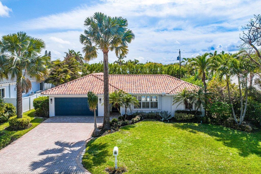 Photo of 812 Cordova Drive, Boca Raton, FL 33432 (MLS # R10966128)