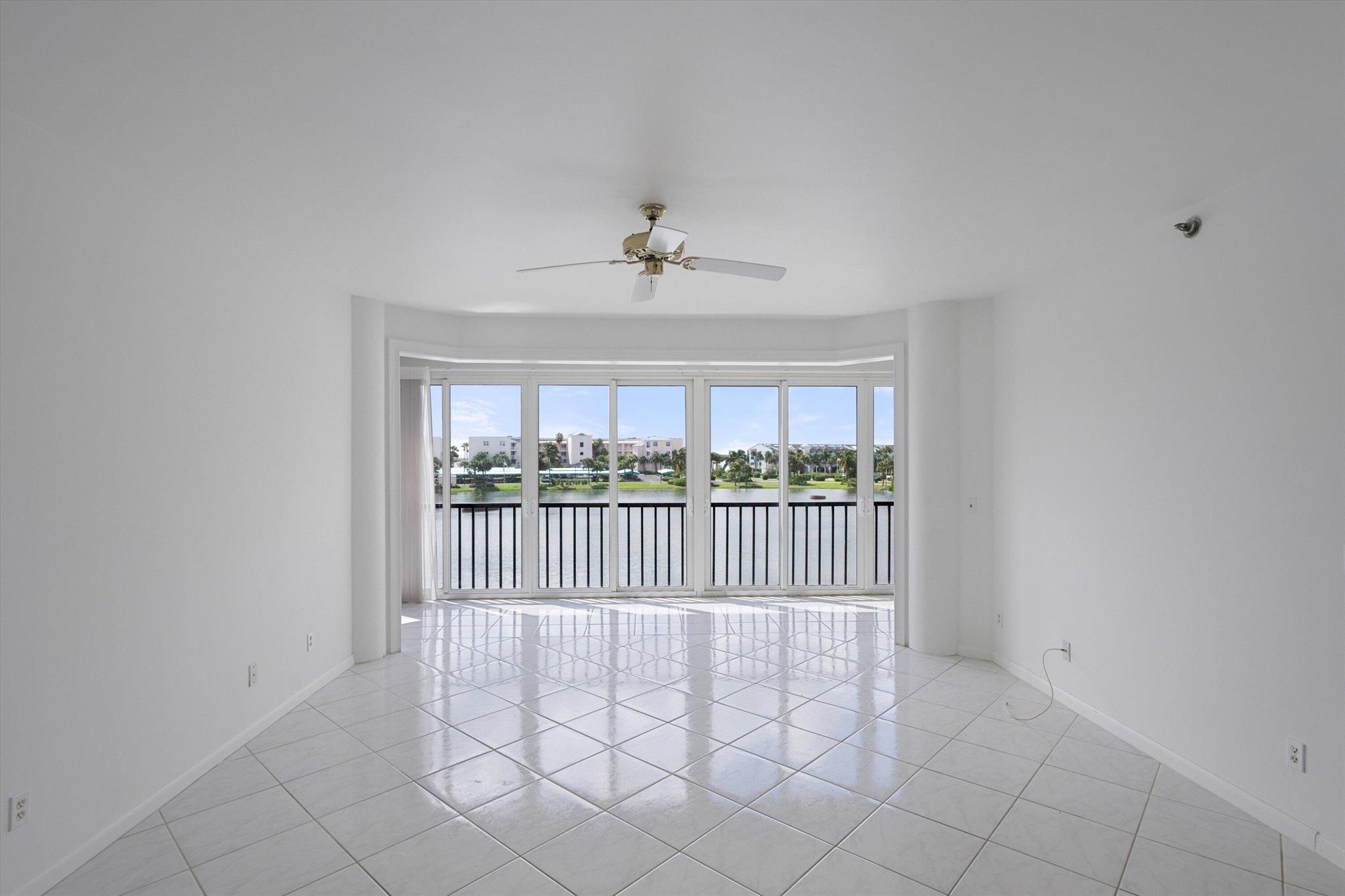 221 NE Plantation Road 303