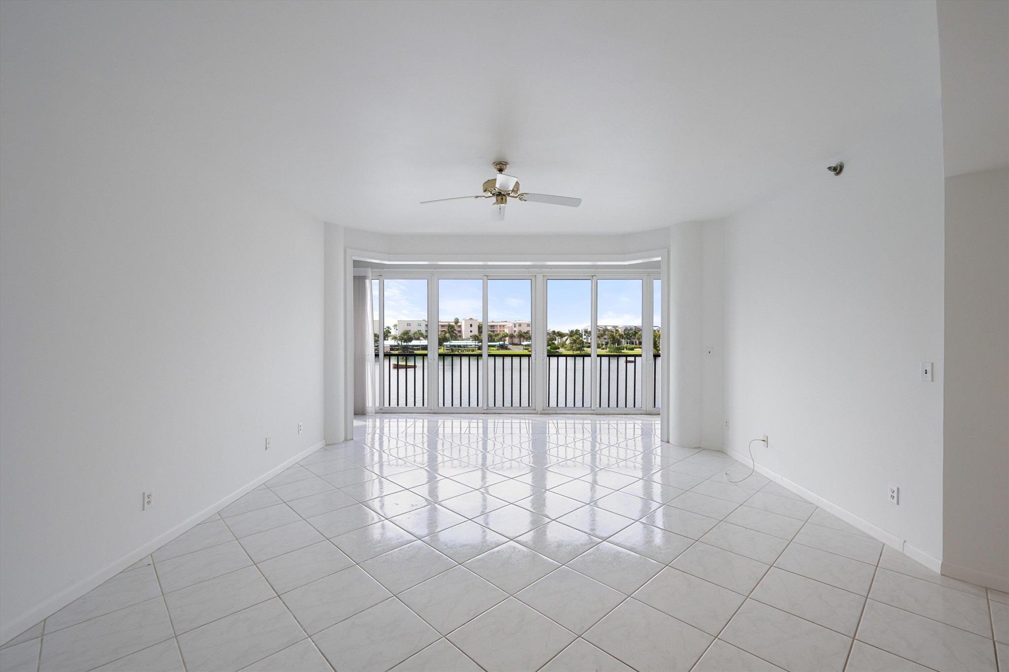221 NE Plantation Road 303