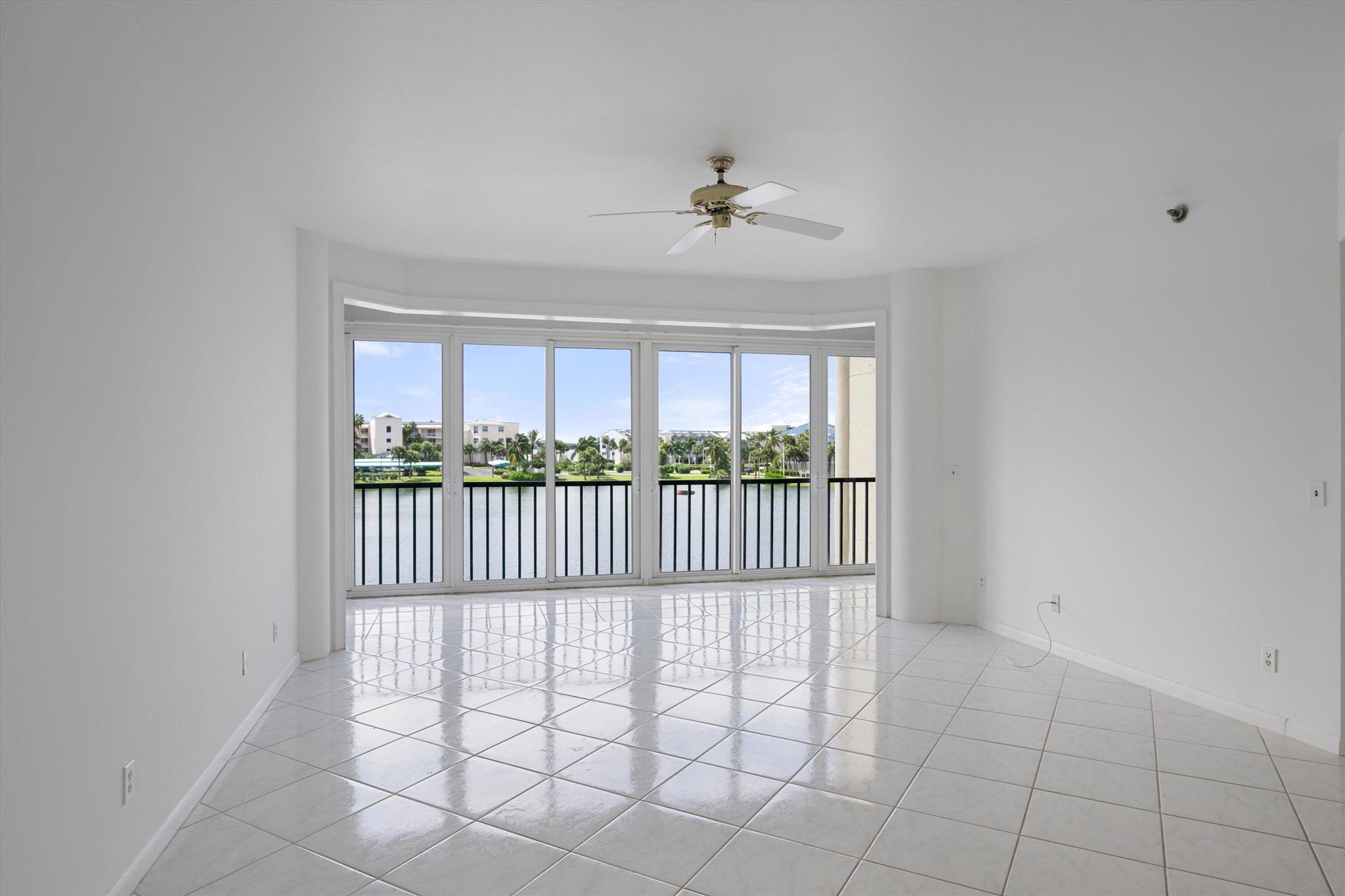 221 NE Plantation Road 303