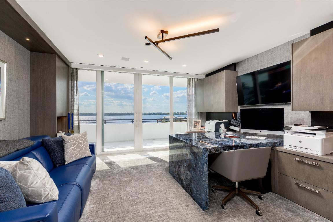 Palm Beach Hampton - Residential