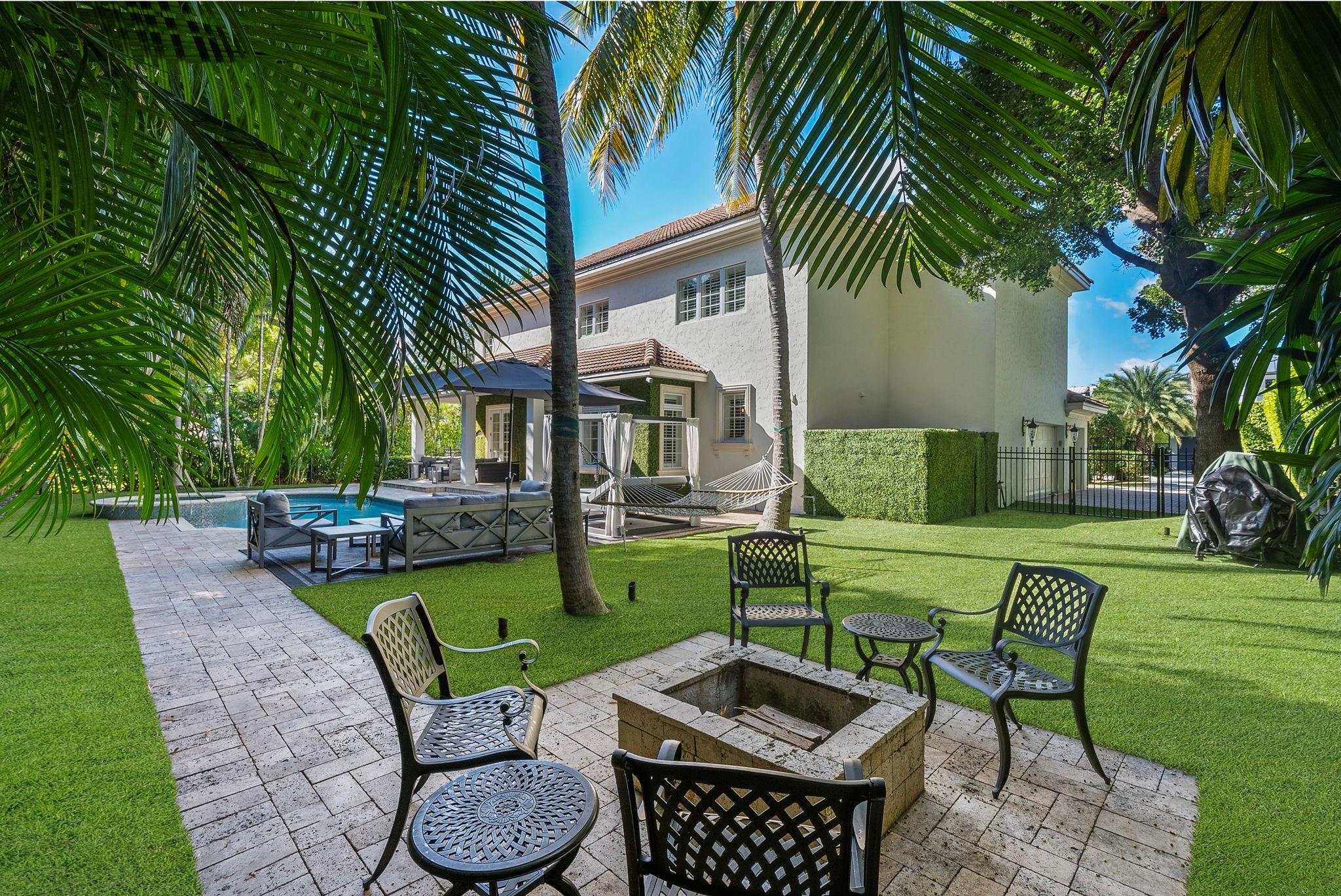 BARCELONA ISLE - Residential