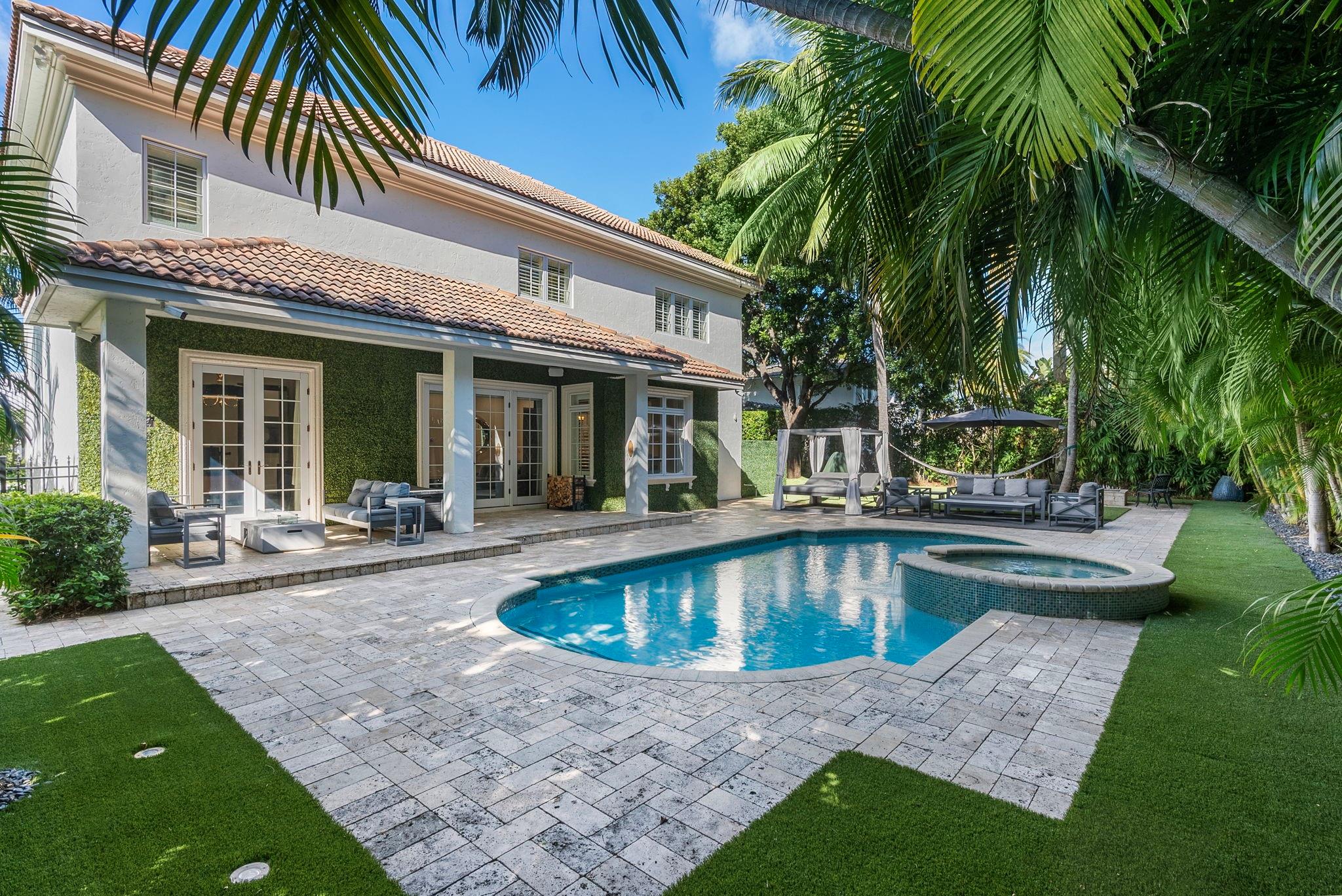 BARCELONA ISLE - Residential