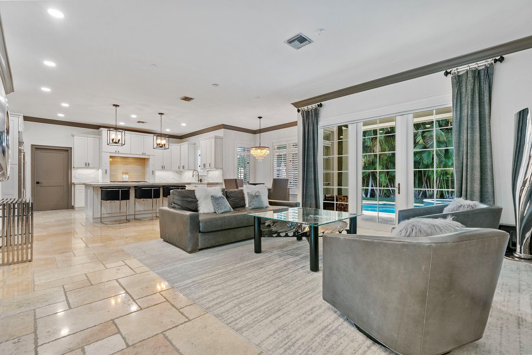 BARCELONA ISLE - Residential