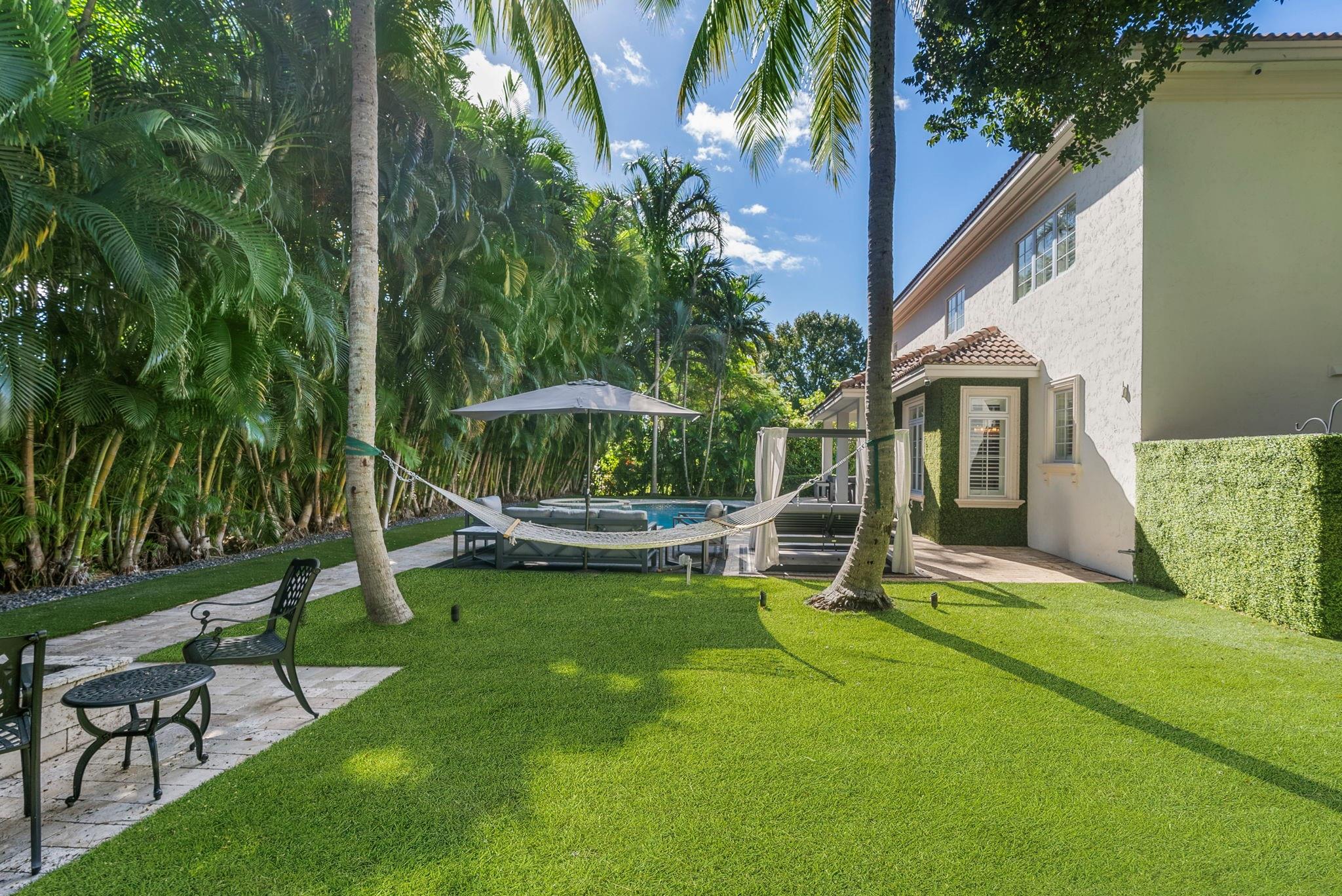 BARCELONA ISLE - Residential