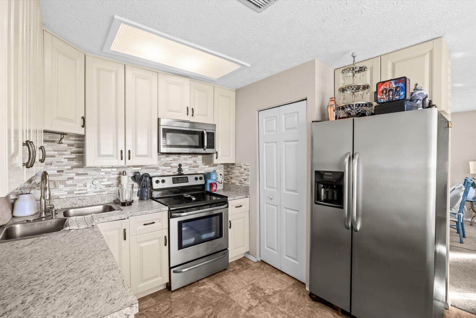 PORT ST LUCIE SECTION 8 - Residential