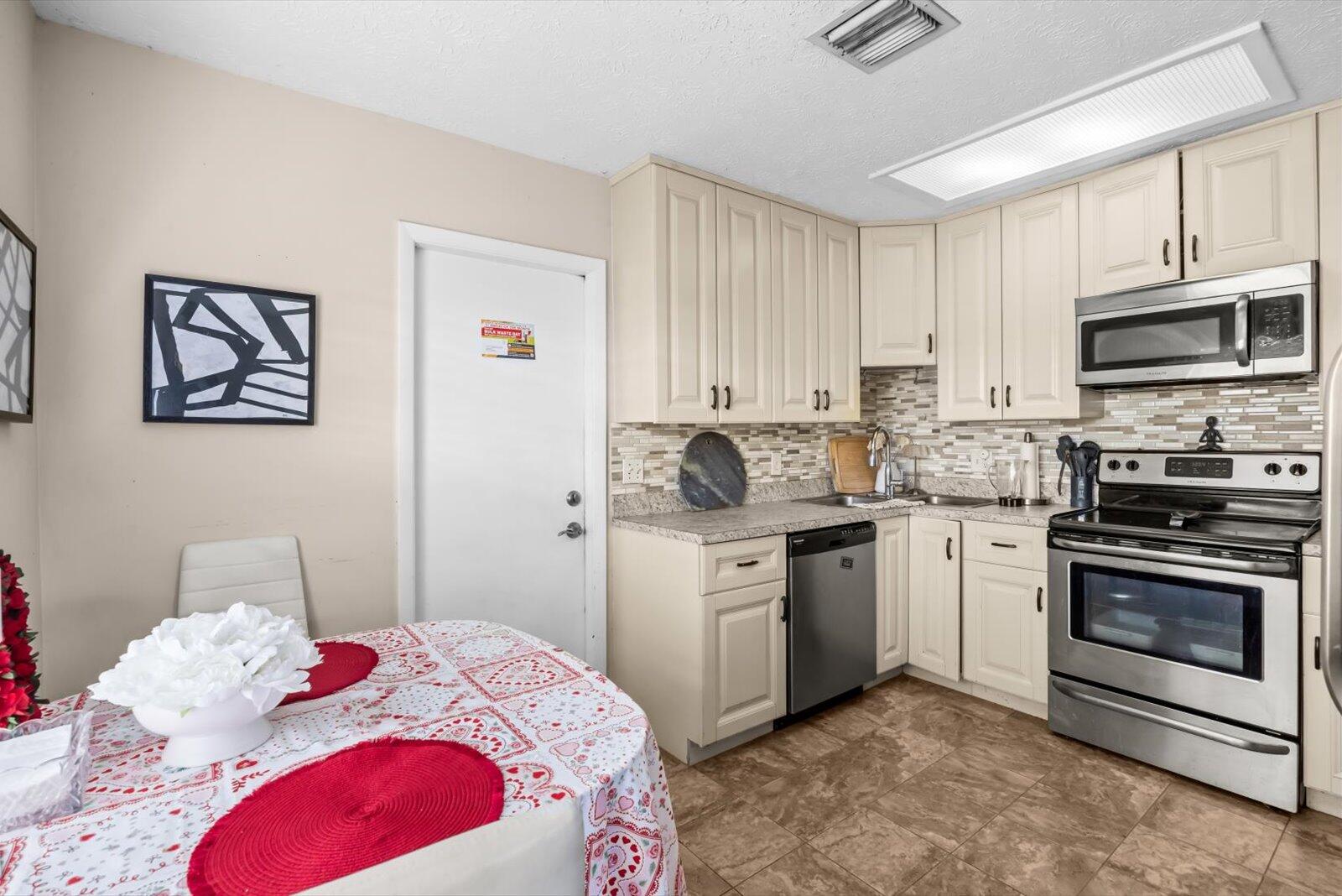 PORT ST LUCIE SECTION 8 - Residential